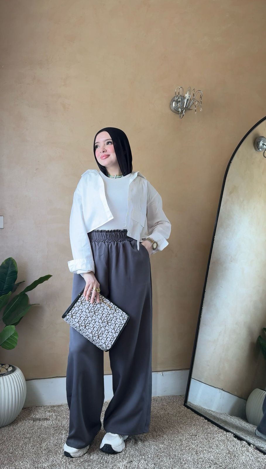 wide leg pants image