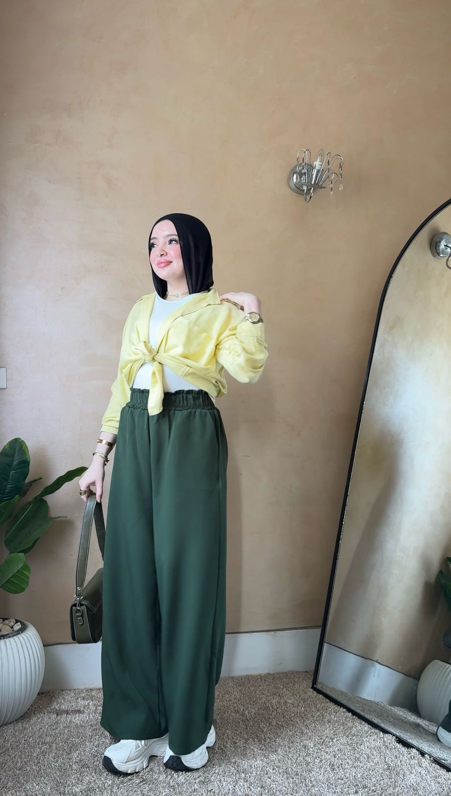 wide leg pants image